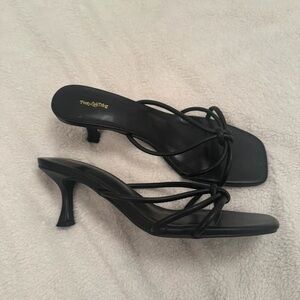 Chic Black Strappy Heels by PrettyLittleThing